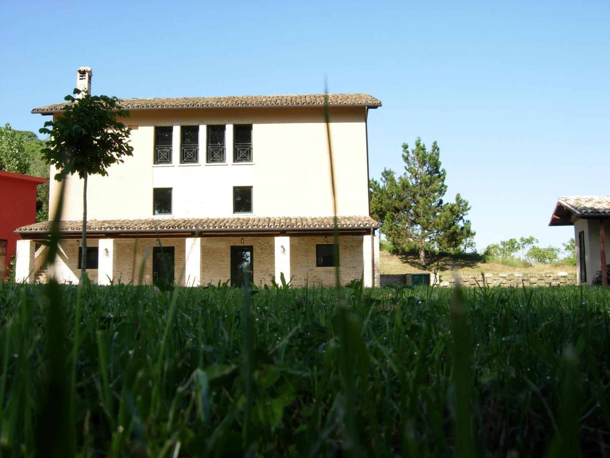 Вилла Agriturismo La Casa Del Vecchio Mulino Carassai Экстерьер фото